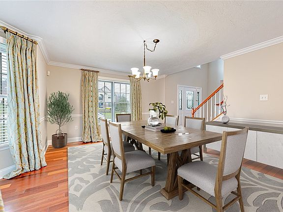 2nd image of 1119 Chaucer Dr