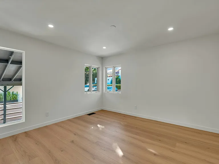 4279 Hortensia St — Photo 15