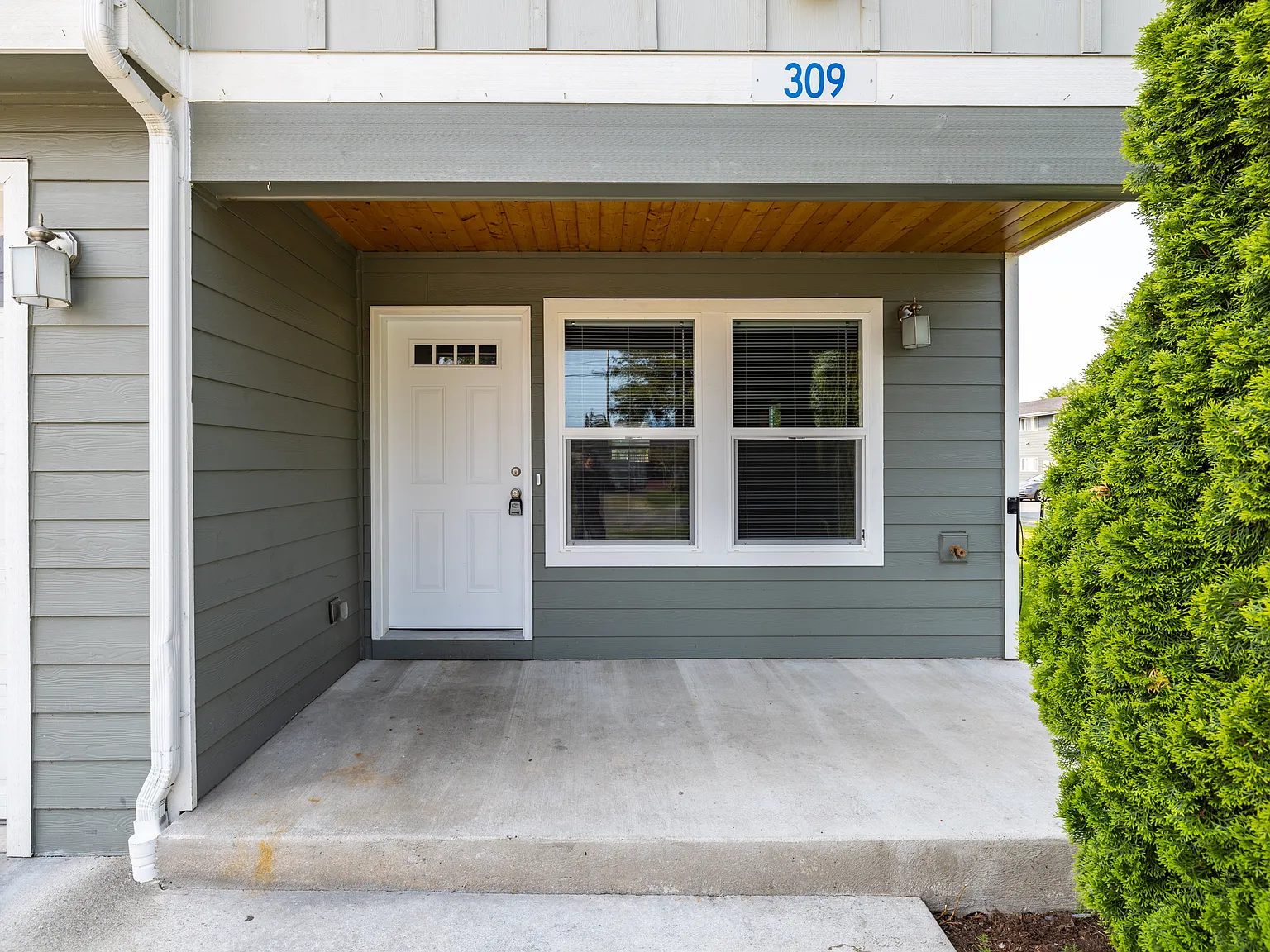 3 bed, 1400 sqft, $2,595 — Photo 4