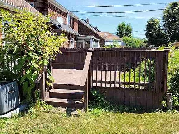 5th image of 16220 Throckley Ave