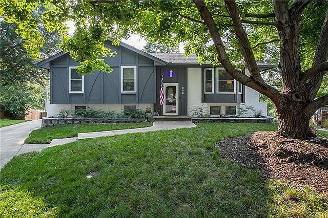 1st image of 528 NE Lee Dr