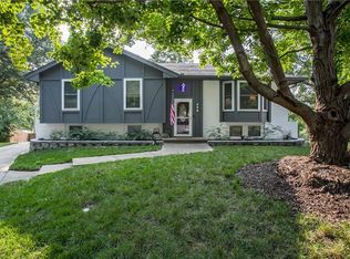 528 NE Lee Dr, Blue Springs, MO 64014