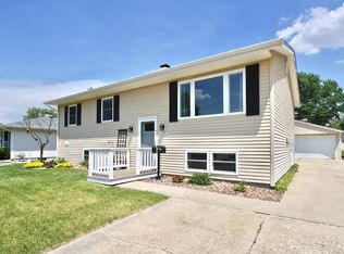 2207 Pioneer Rd, Janesville, WI 53546