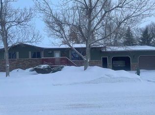 202 2nd St NE, Crosby, ND 58730