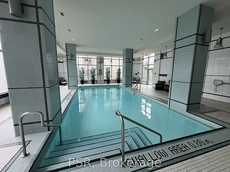 19 Anndale Dr #Townhouse 6 — Photo 14