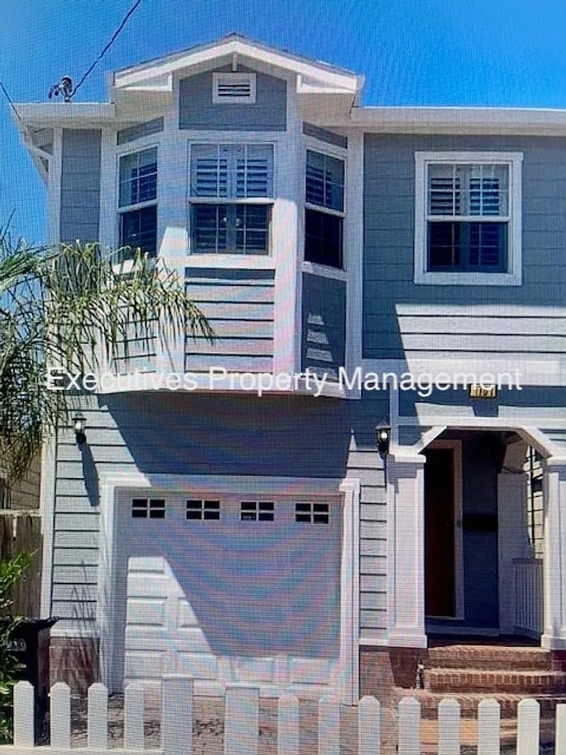 House For Rent | 1707 40th Ave, Oakland — Photo 1