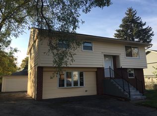 740 Hillcrest Dr, Romeoville, IL 60446