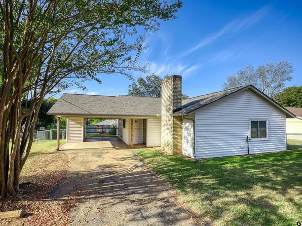 301 1st St, Palestine, TX 75803