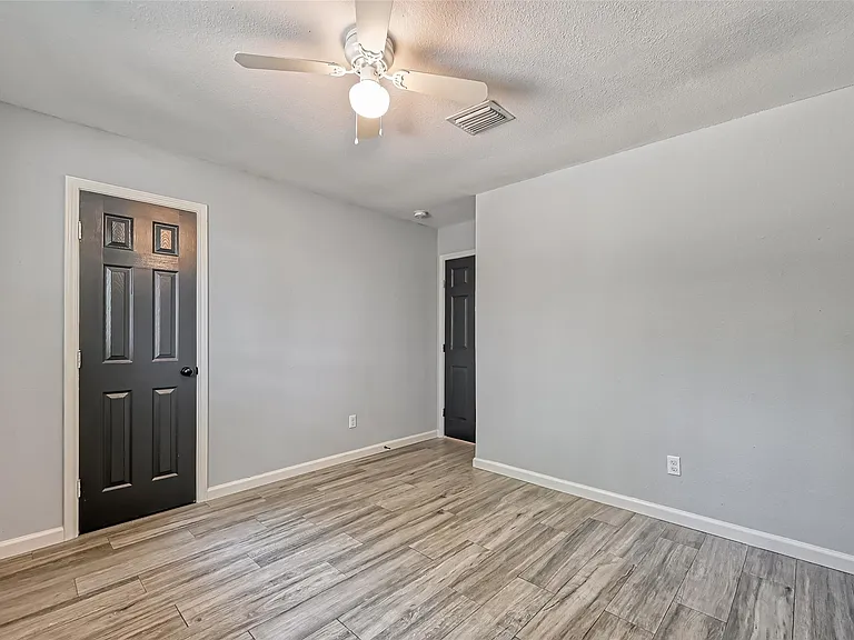 8623 Valley Forest Dr — Photo 23