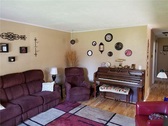 2nd image of 2819 Manhattan Dr