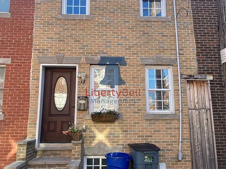 208 McClellan St — Photo 17