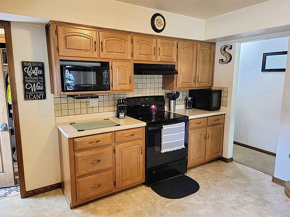 3rd image of 1008 Menasha St