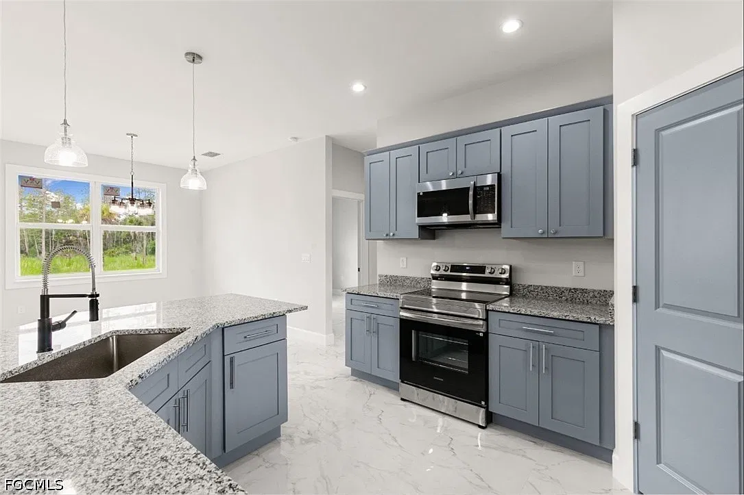 3 bed, 2.0 bath, 1538 sqft, $3,500 — Photo 2