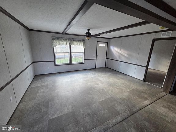 2nd image of 4 Woodedge Dr