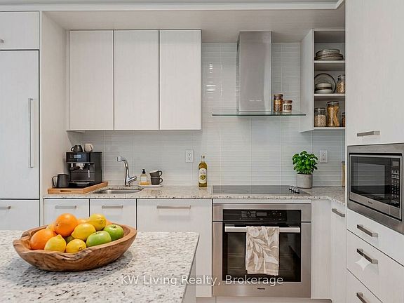 3rd image of 3018 Yonge St #409