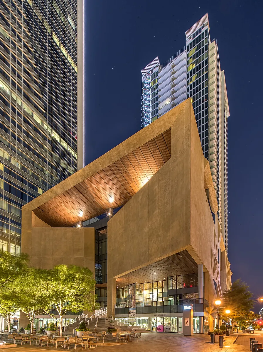 Building Photo - Museum Tower
