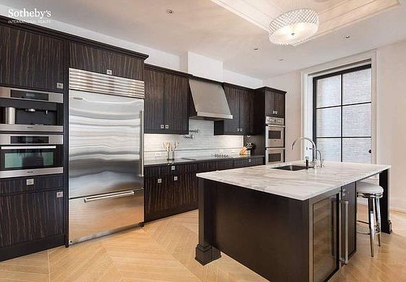 3rd image of 212 W 18th St APT 8C
