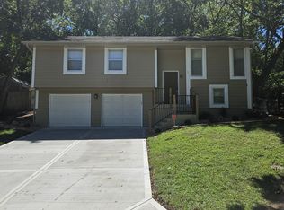 5210 Countryside Ln, Blue Springs, MO 64015