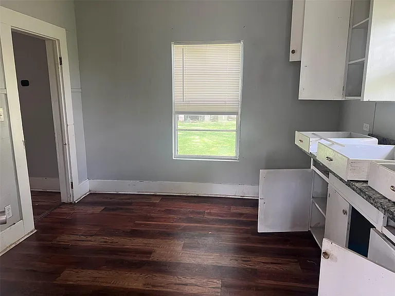 613 S Harrison Ln — Photo 9