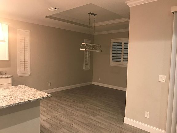 Dining room with tray ceiling