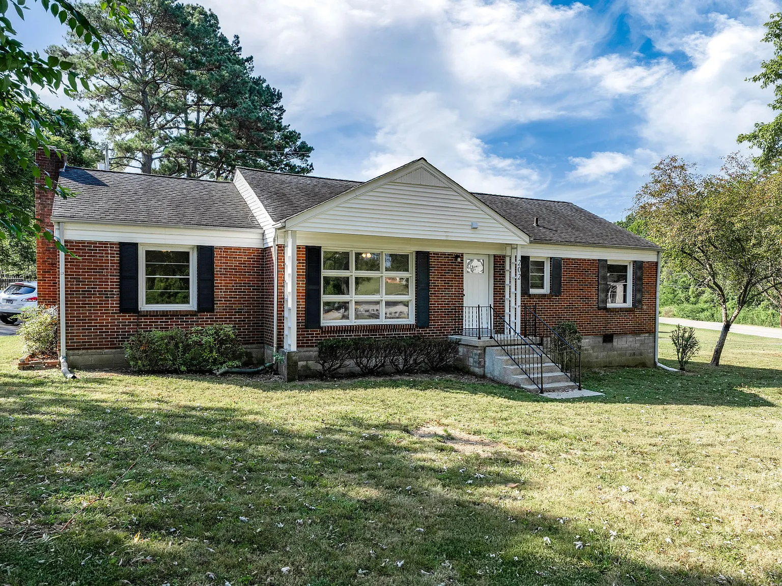 4 bed, 1374 sqft, $1,900 — Photo 1