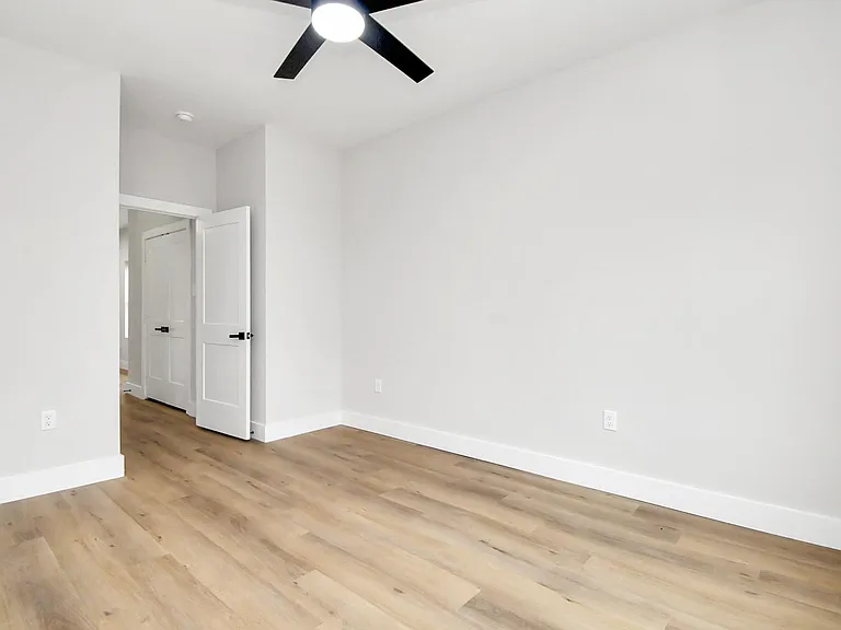 2411 Chew St — Photo 28