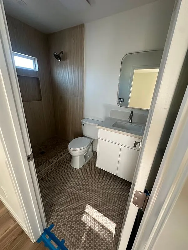 4 bed, 3.0 bath, 1080 sqft, $3,900 — Photo 3