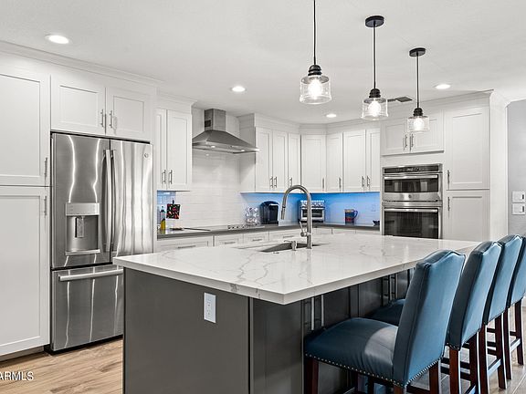 3rd image of 10616 W CAMEO Drive
