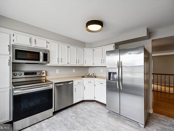 2nd image of 8024 Waterview Ct