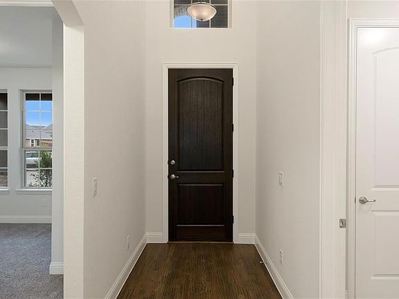 3rd image of 3305 Sequoia Ln