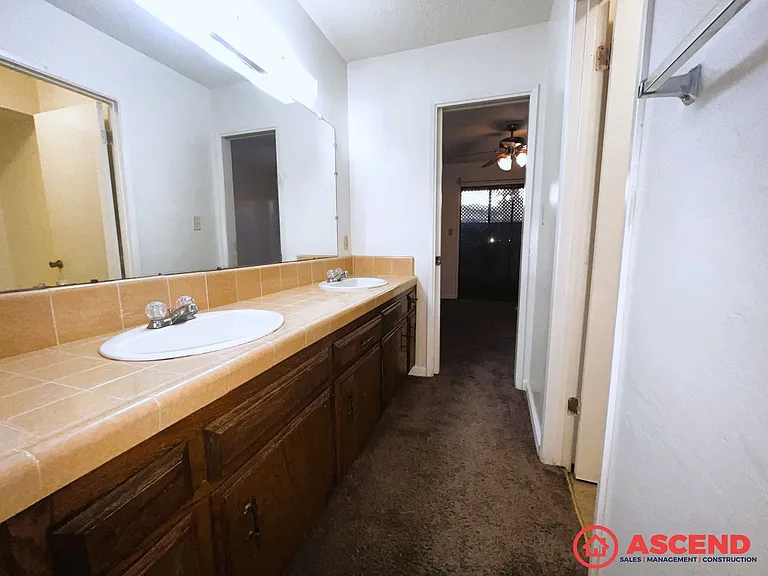2531 Olive Street — Photo 18