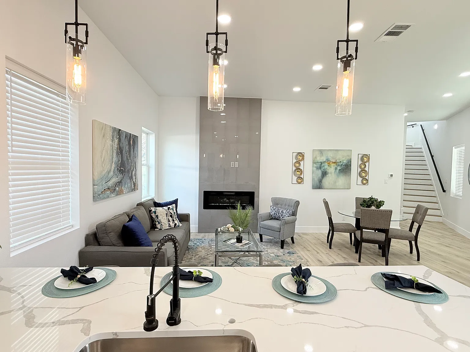 3 bed, 2122 sqft, $2,695 — Photo 4