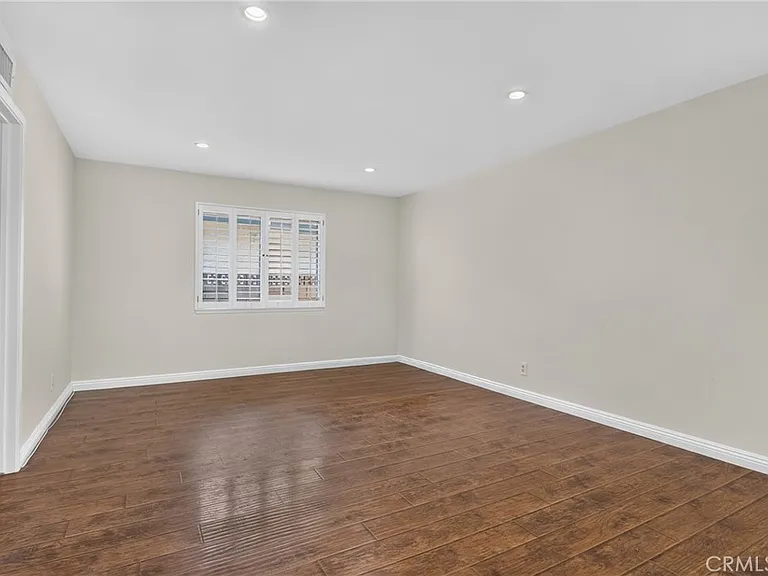 9624 Swinton Ave — Photo 7