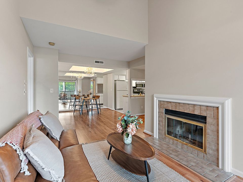 1st image of 259 Hillsboro Pl