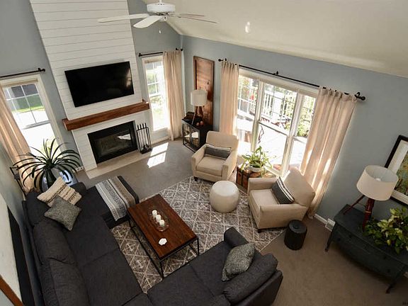 4th image of 81 Fieldstone Dr