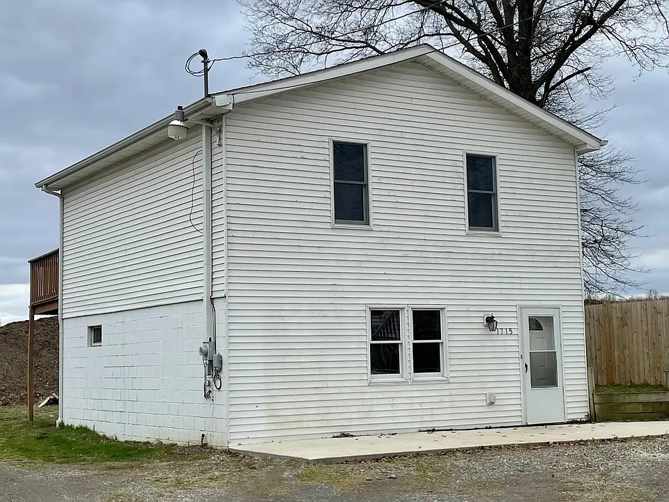 1715 Lyntz Townline Rd SW