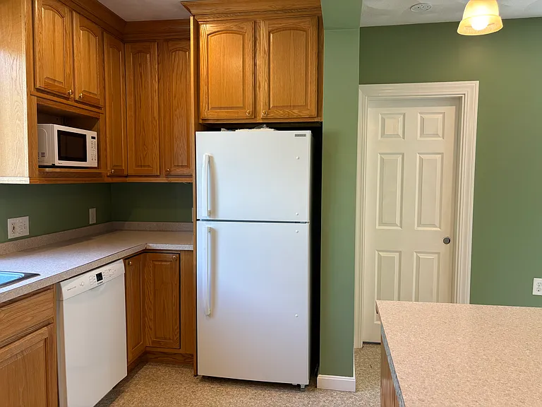 11 Ray Ave — Photo 9