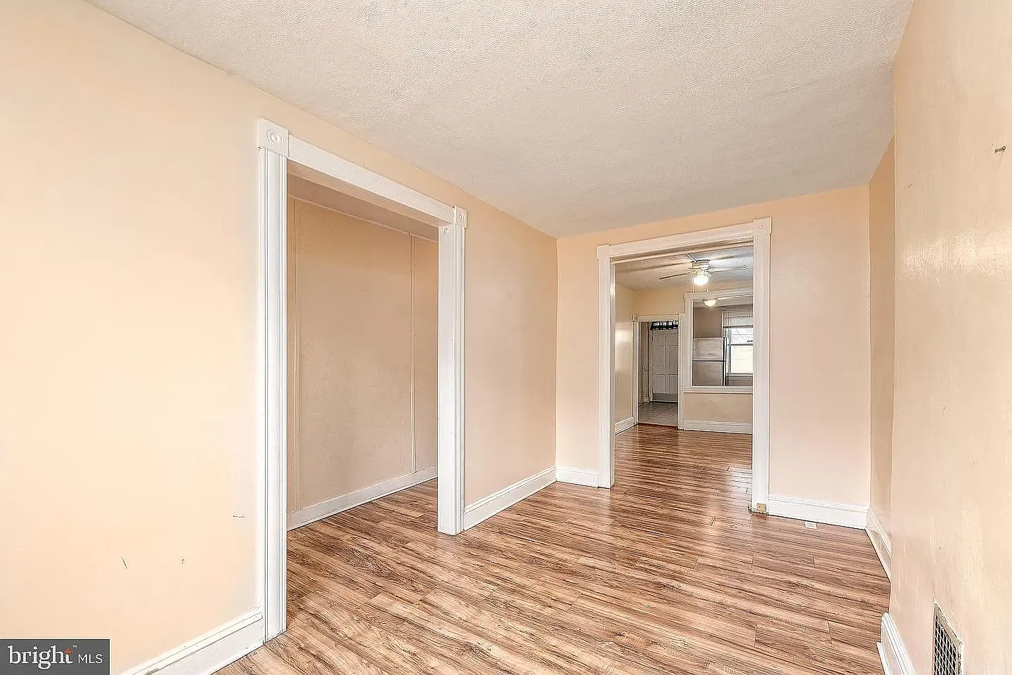 3 bed, 1092 sqft, $1,549 — Photo 2