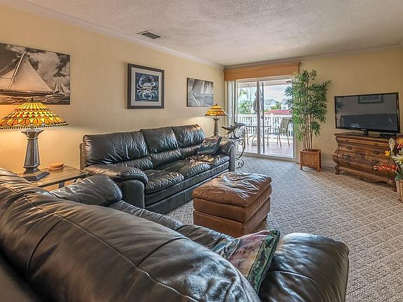 4th image of 2687 Saint Josephs Dr E