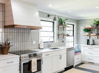 739 Shamrock Ln, Charleston, SC 29412