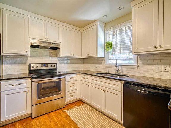 5th image of 151 Continental Dr