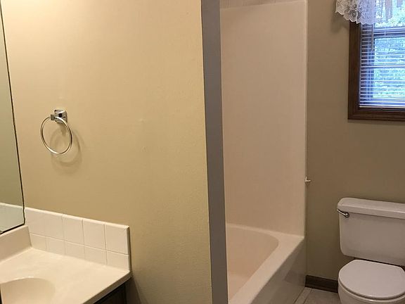 5th image of 5602 Ravenwood Dr #B
