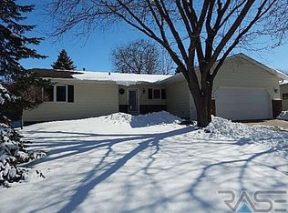 716 N Savannah Dr, Sioux Falls, SD 57103