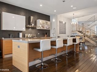 1642 W Nelson St, Chicago, IL 60657