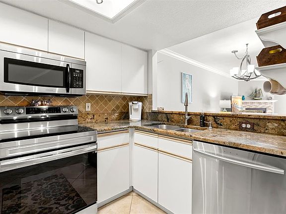 5th image of 391 Madeira Cir
