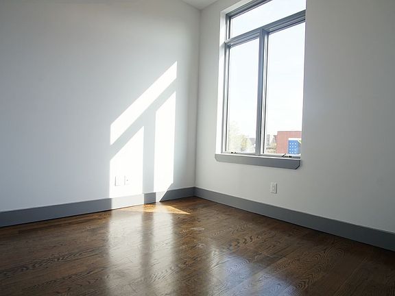 5th image of 168 Stuyvesant Ave APT 1