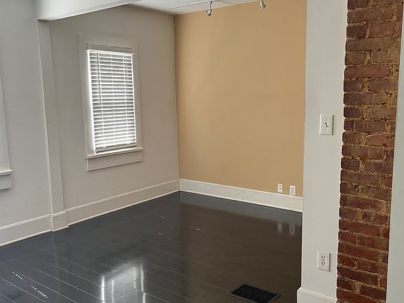 5th image of 2449 Thurman Ave