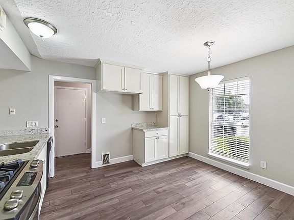 4th image of 1002 Kensington Dr