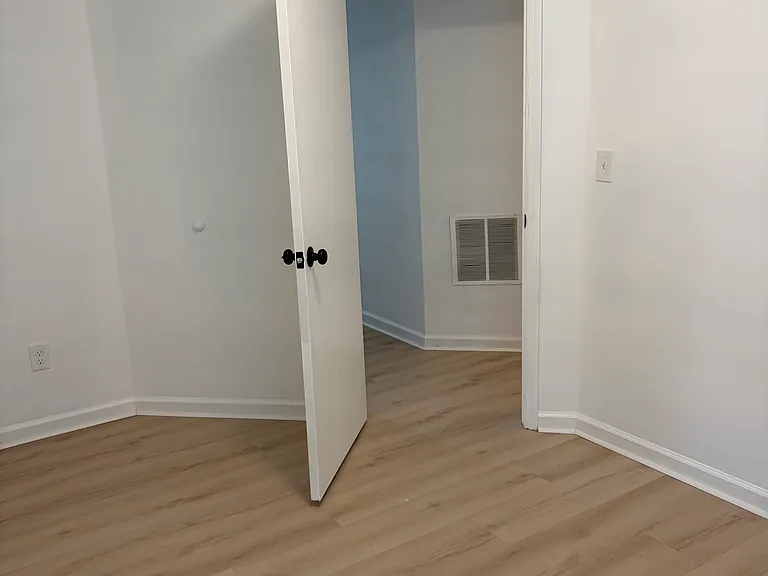 520 Michigan St — Photo 18
