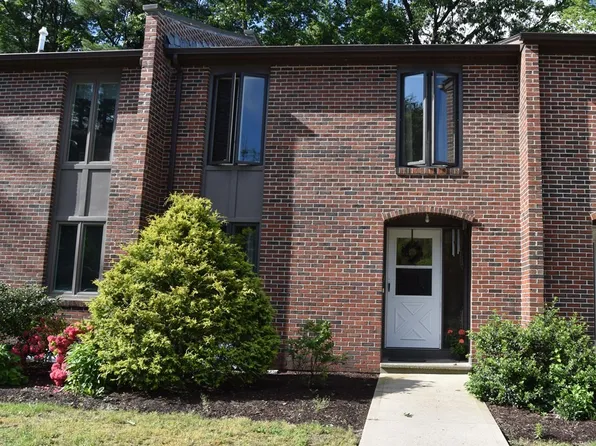 9 Chadwick Ct, Amherst, MA 01002